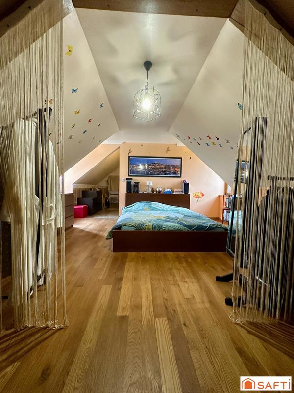 Maison - 228 m² - 7 pièces