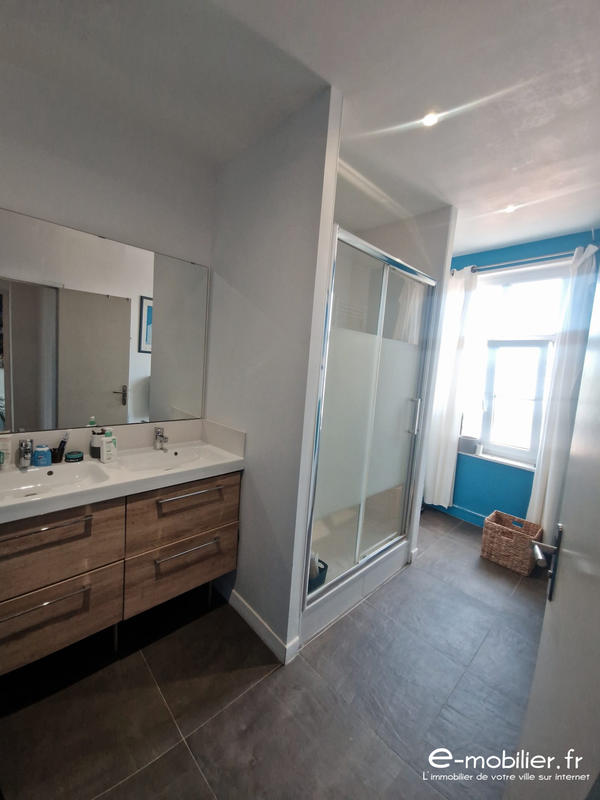 Maison - 195 m² - 8 pièces