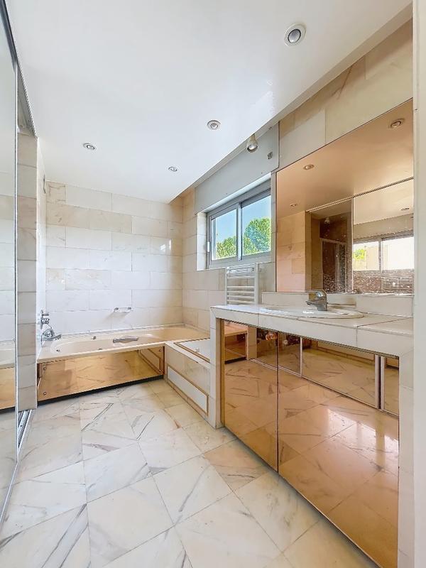 Appartement ancien - 89 m² - 3 pièces