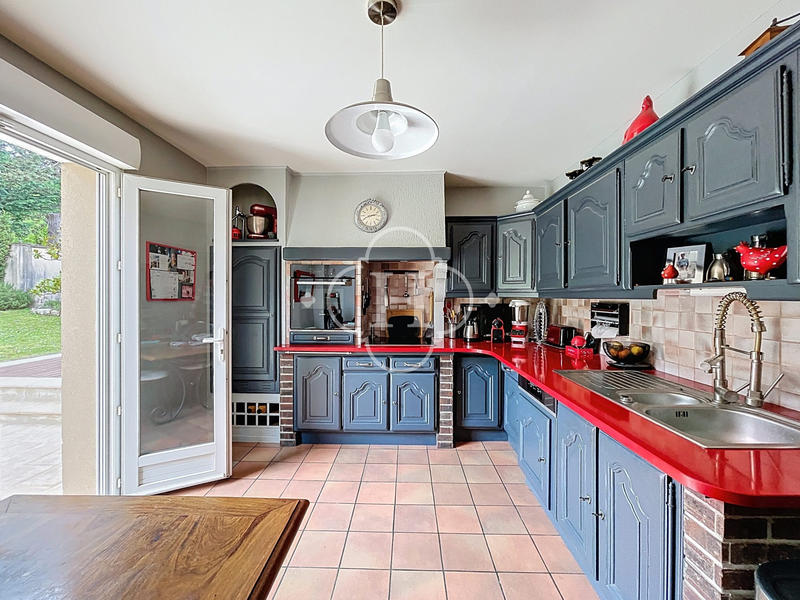 Maison - 168 m² - 8 pièces