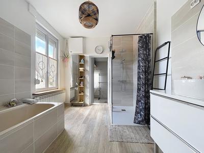 Maison - 136 m² - 6 pièces