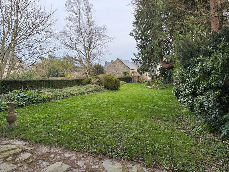 Maison - 220 m² - 10 pièces