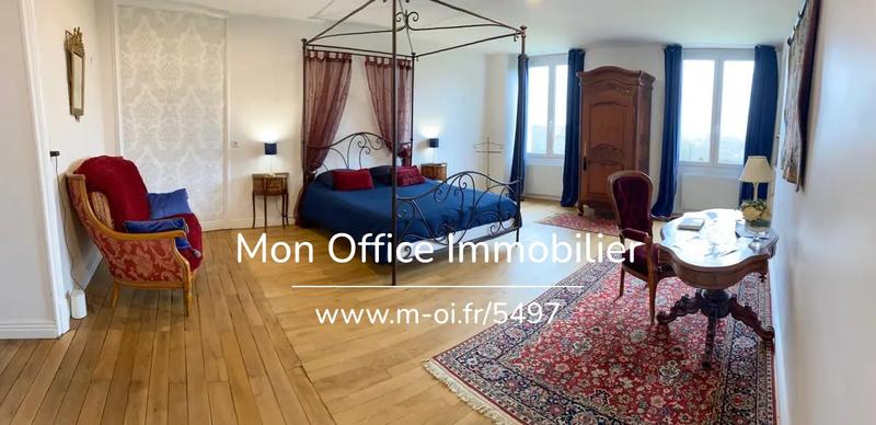 Château - 1 389 m² - 36 pièces