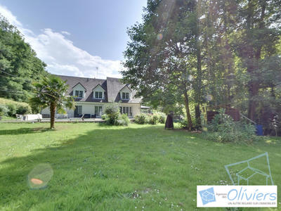 Maison traditionnelle - 270 m² - 9 pièces