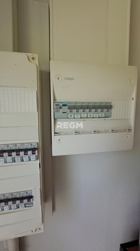 Maison - 240 m² - 8 pièces