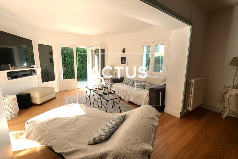 Maison - 214 m² - 6 pièces