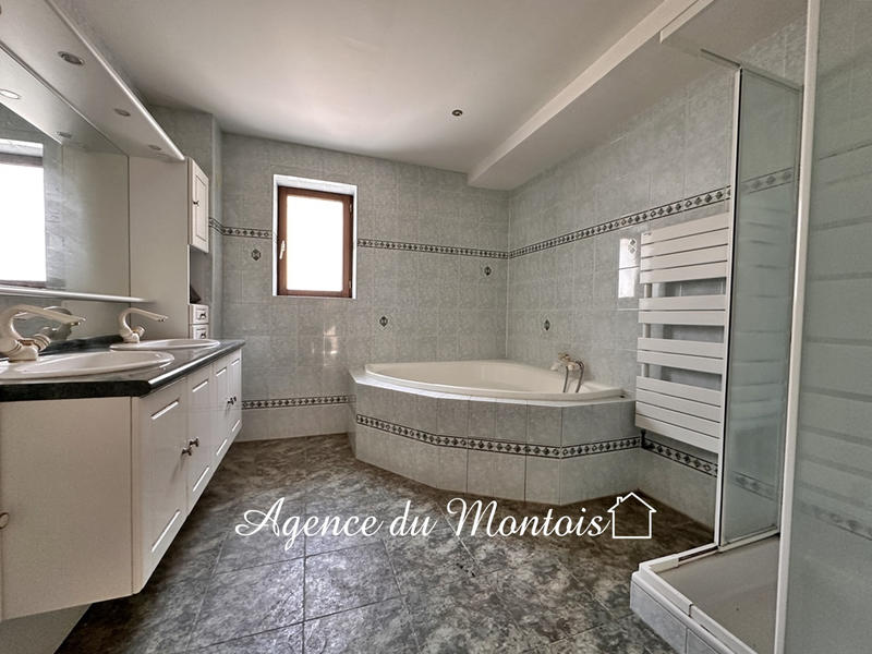 Maison - 102 m² - 4 pièces