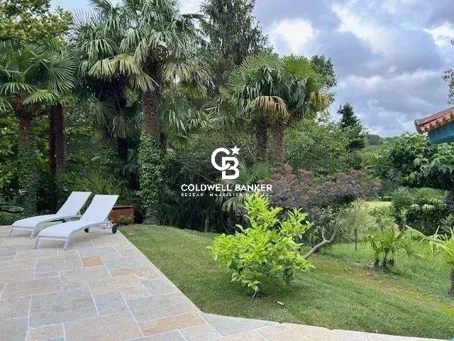 Maison - 200 m² - 6 pièces