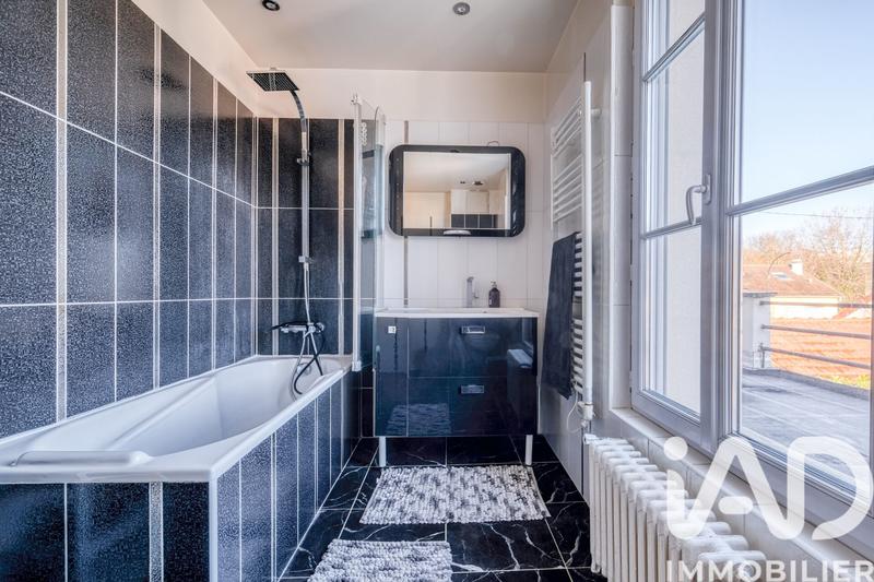 Maison - 218 m² - 9 pièces