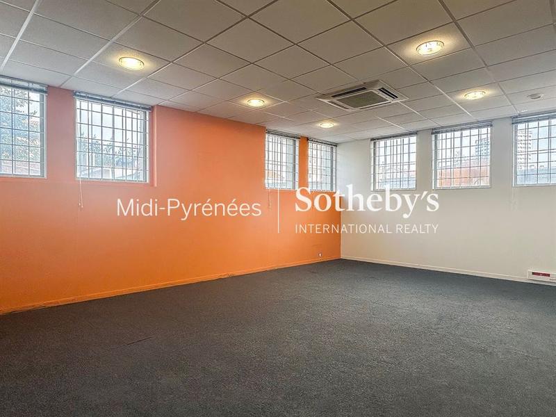 Local d'activités - 317 m²