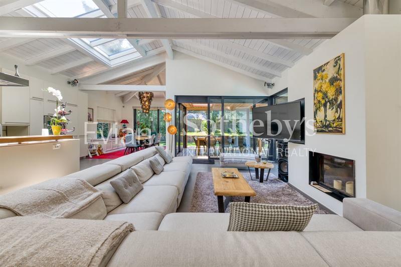 Maison - 340 m² - 9 pièces