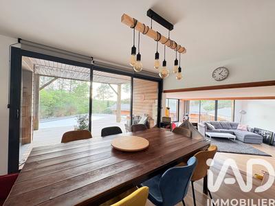 Maison - 240 m² - 9 pièces