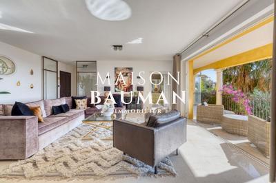 Villa - 302 m² - 12 pièces