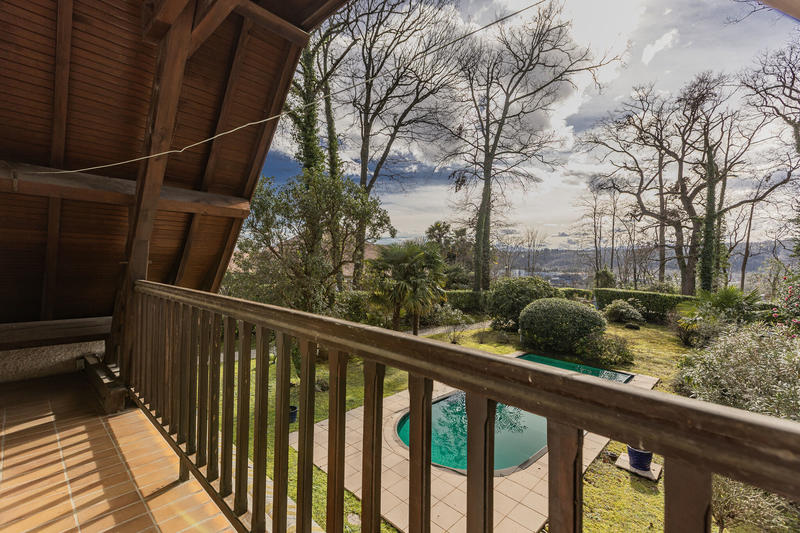 Maison - 198 m² - 8 pièces