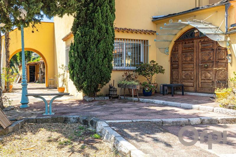 Villa - 205 m² - 6 pièces