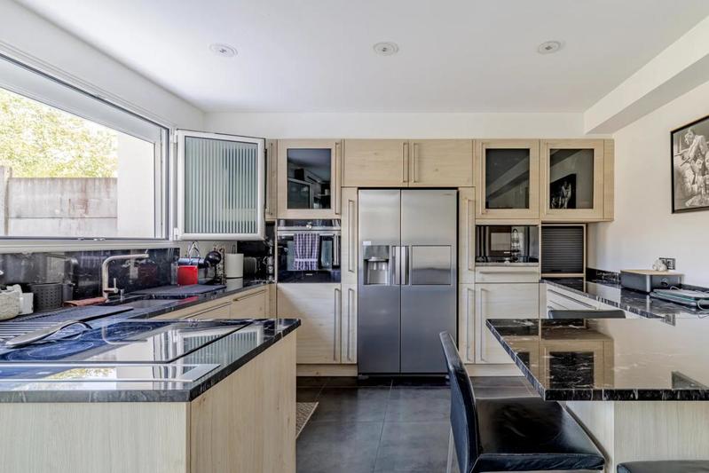 Maison - 213 m² - 6 pièces