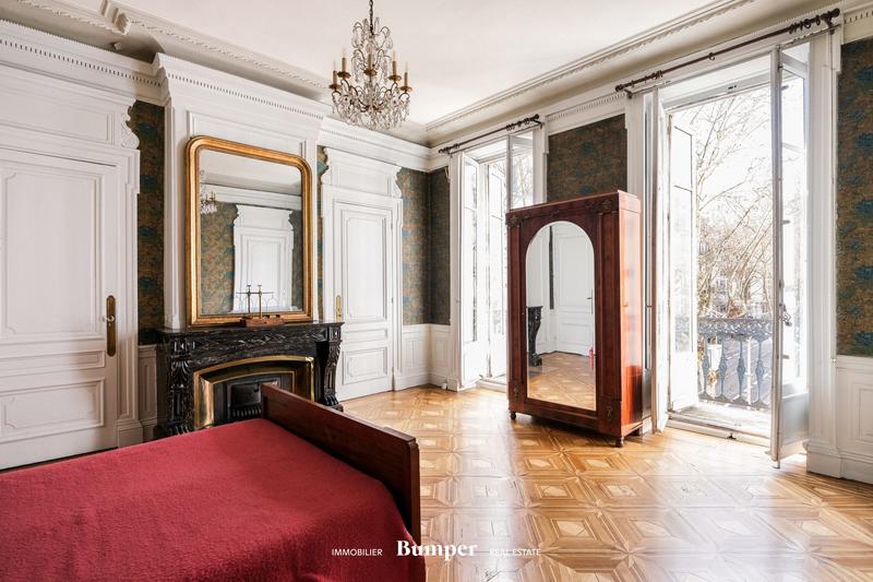 Appartement - 255 m² - 8 pièces