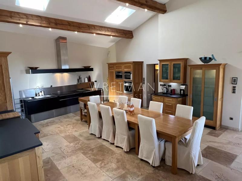 Mas - 251 m² - 8 pièces