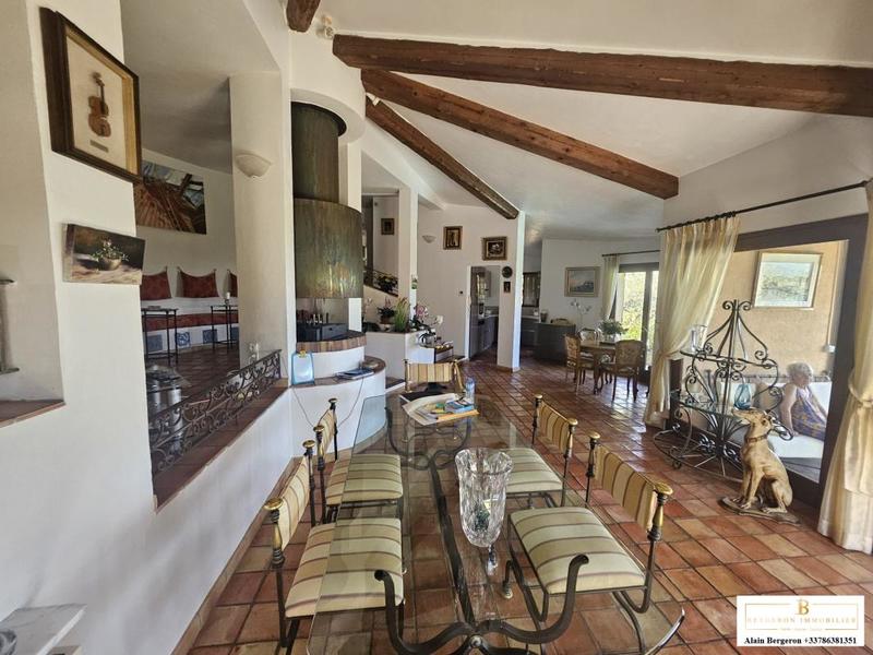 Villa - 197 m² - 8 pièces