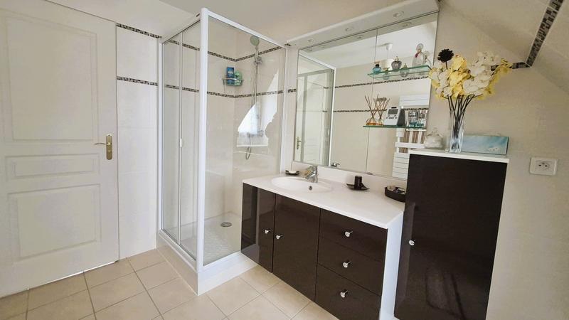 Maison traditionnelle - 178 m² - 7 pièces