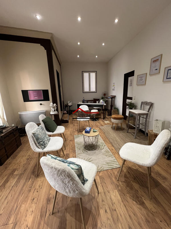 Maison - 256 m² - 4 pièces