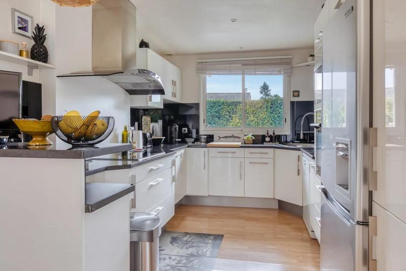 Maison - 235 m² - 7 pièces