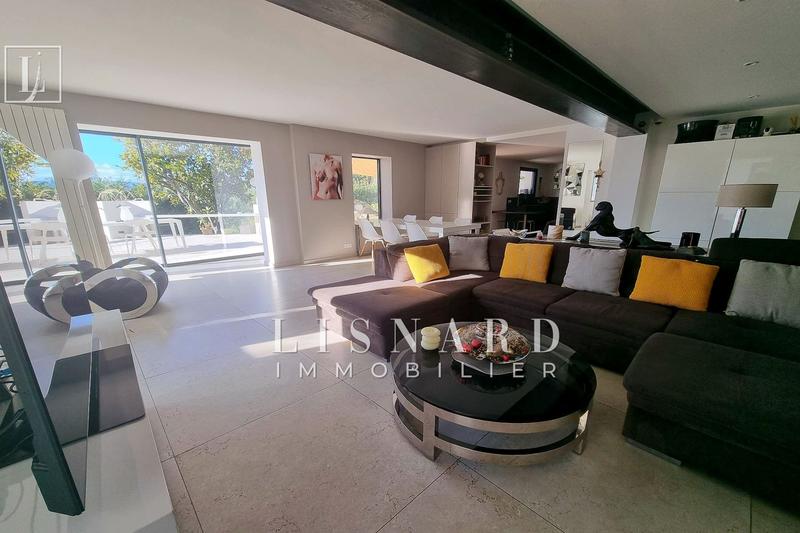 Maison - 200 m² - 6 pièces