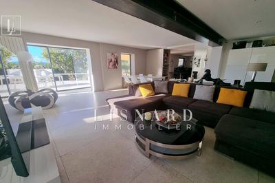 Maison - 200 m² - 6 pièces