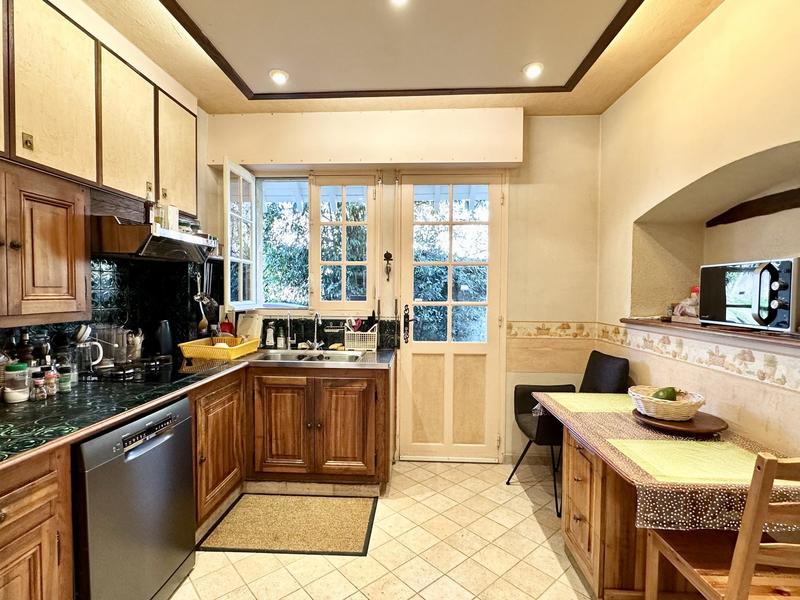 Maison ancienne - 233 m² - 8 pièces