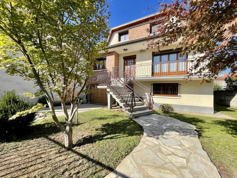 Maison - 264 m² - 7 pièces