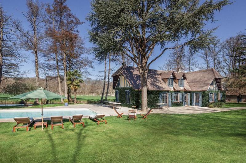 Propriété - 240 m² - 7 pièces