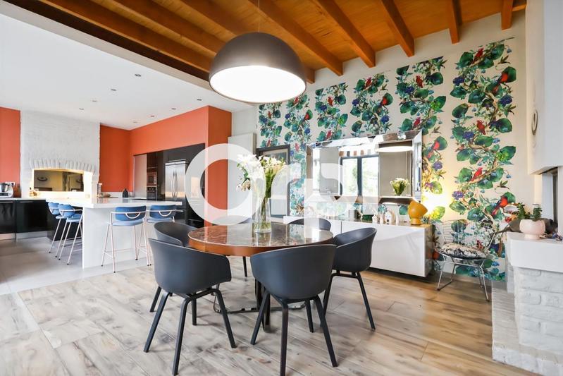 Maison - 243 m² - 5 pièces