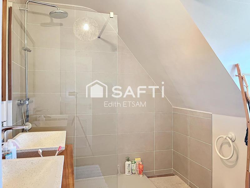 Maison - 207 m² - 8 pièces