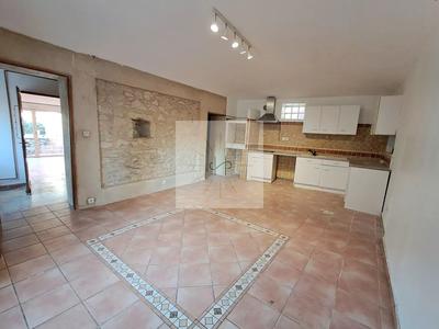 Appartement - 96 m² - 8 pièces