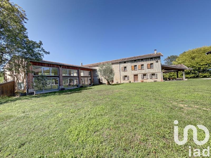 Maison - 564 m² - 13 pièces