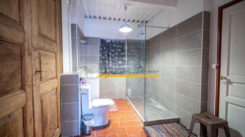 Maison de village - 473 m² - 12 pièces