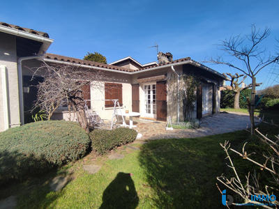 Maison traditionnelle - 195 m² - 10 pièces