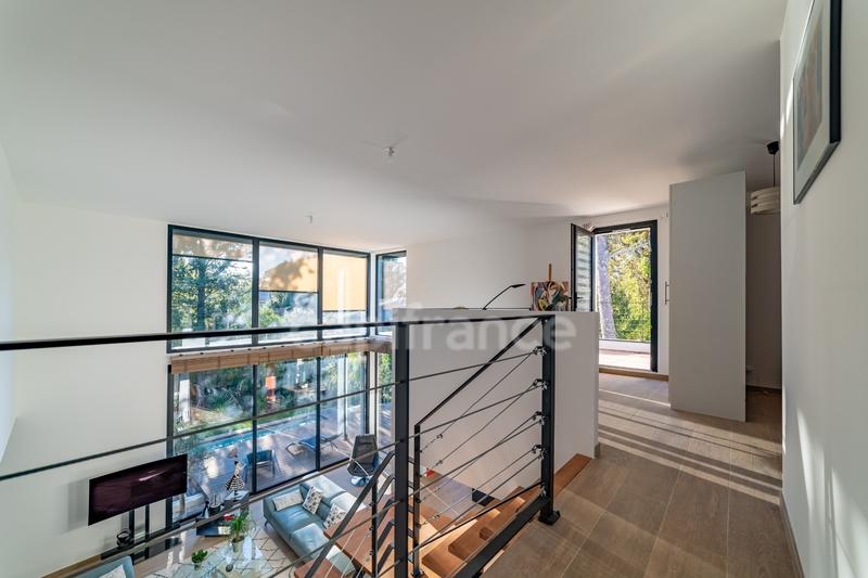 Maison - 220 m² - 7 pièces