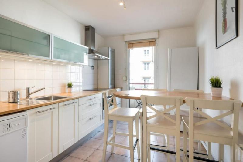 Chambre - 12 m² - 5 pièces