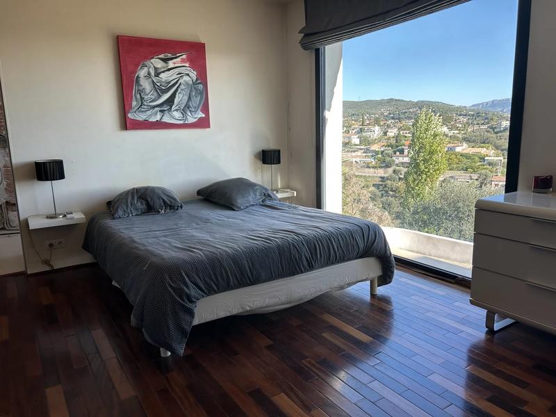 Maison - 240 m² - 6 pièces