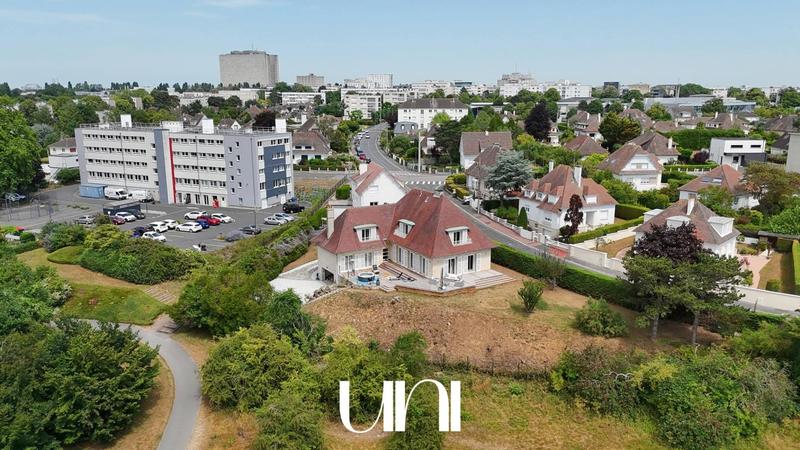 Maison - 260 m² - 6 pièces