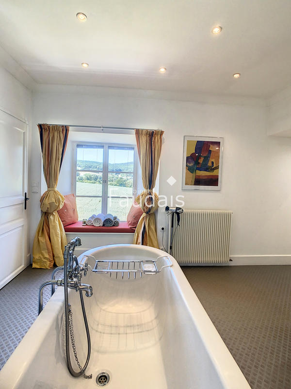 Propriété - 368 m² - 9 pièces