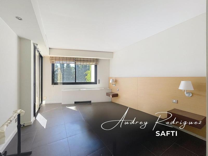 Maison - 217 m² - 6 pièces