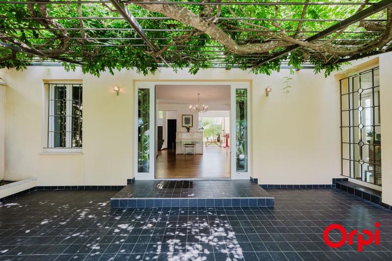 Villa - 366 m² - 11 pièces