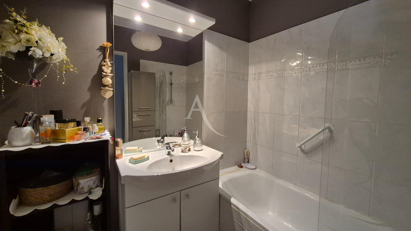 Maison - 64 m² - 4 pièces