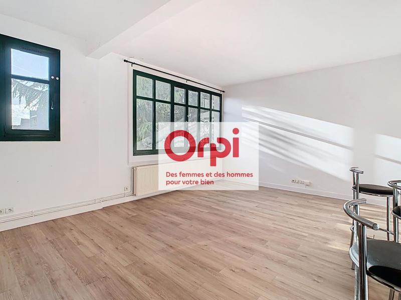 Loft - 101 m² - 4 pièces