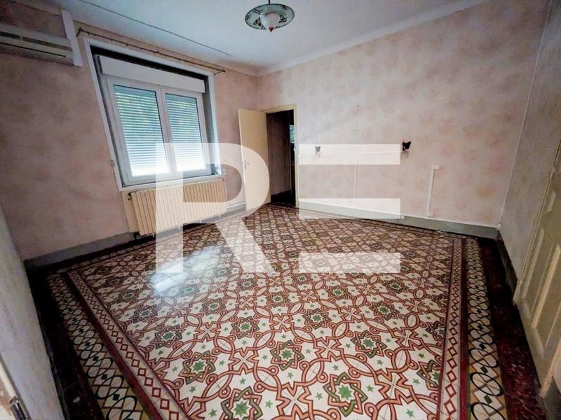 Maison - 420 m² - 14 pièces