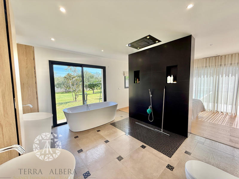 Villa - 237 m² - 5 pièces