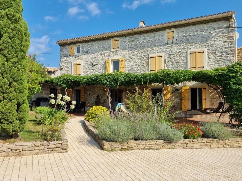 Maison en pierre - 163 m² - 8 pièces