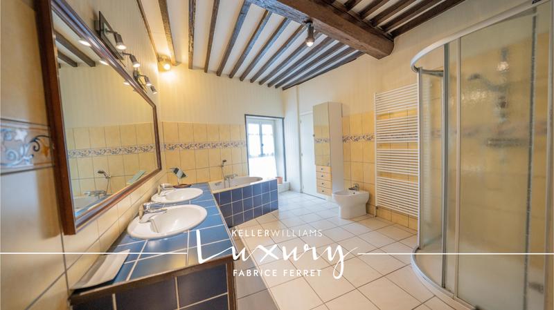 Maison - 326 m² - 11 pièces